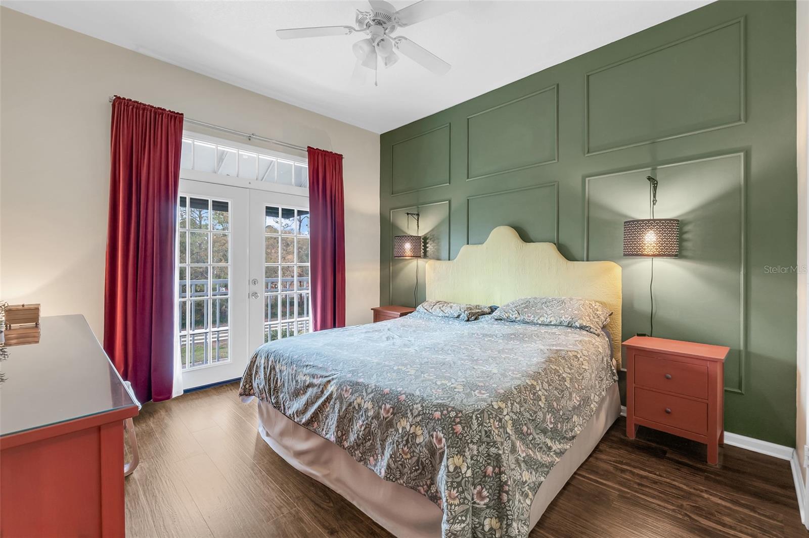 235 GOLDENRAIN DR #301