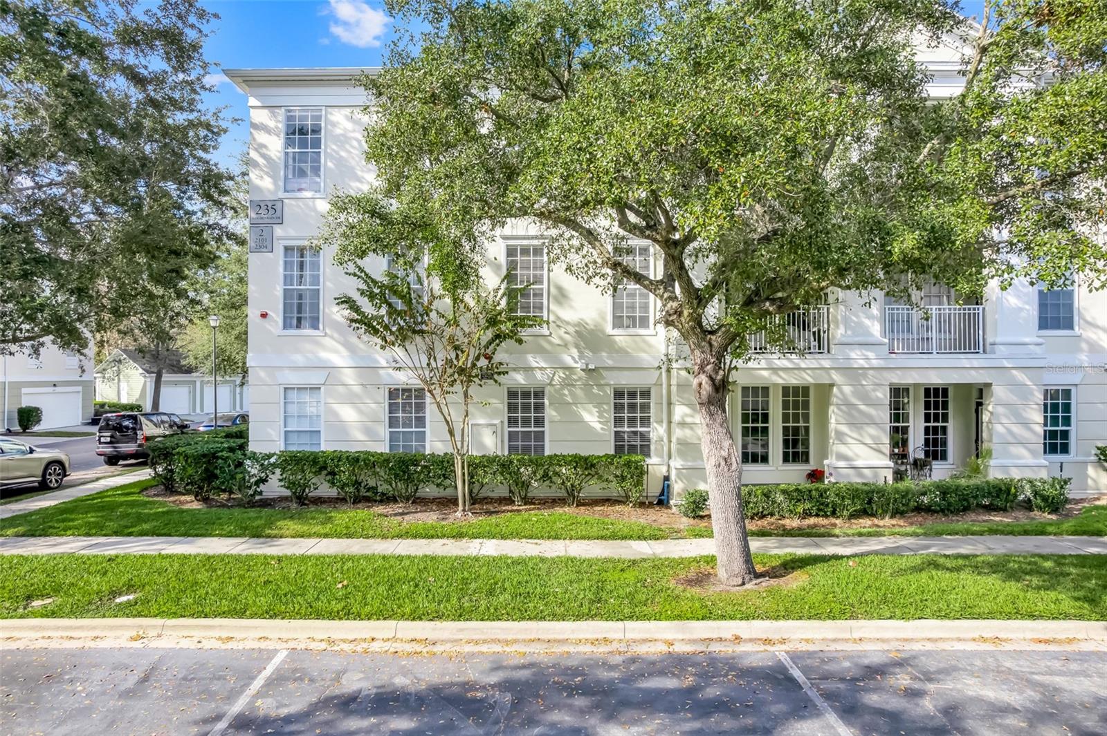 235 GOLDENRAIN DR #301