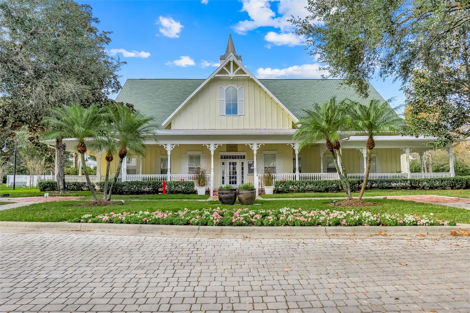 235 GOLDENRAIN DR #301