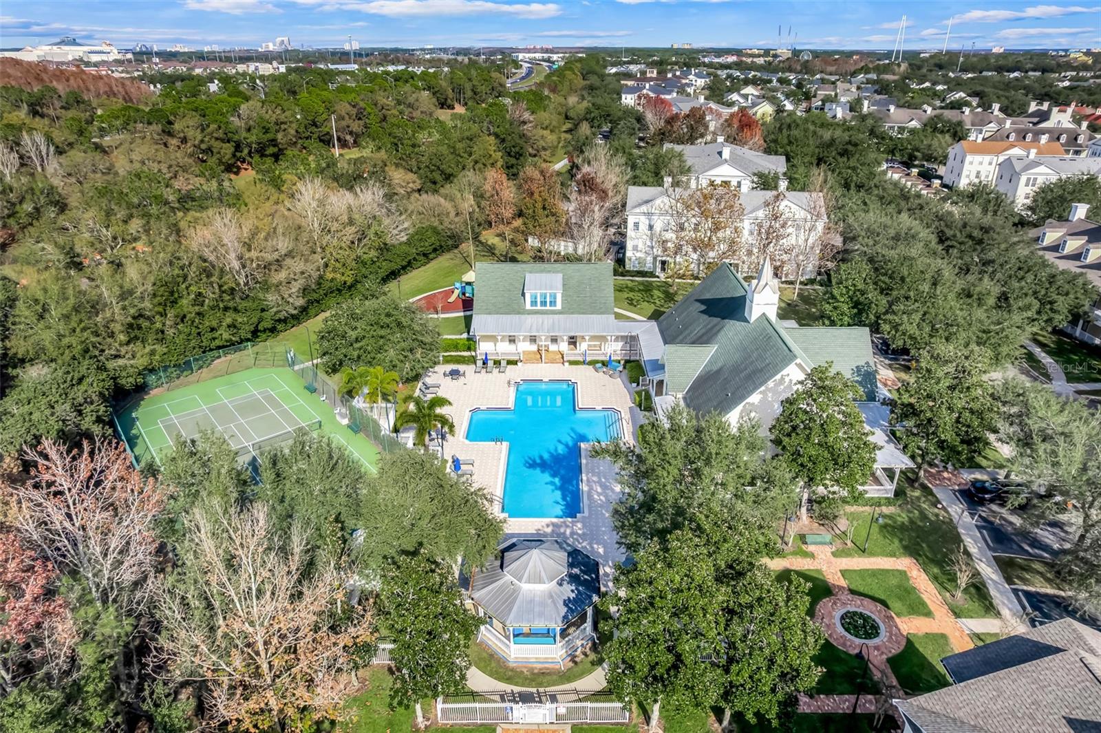 235 GOLDENRAIN DR #301