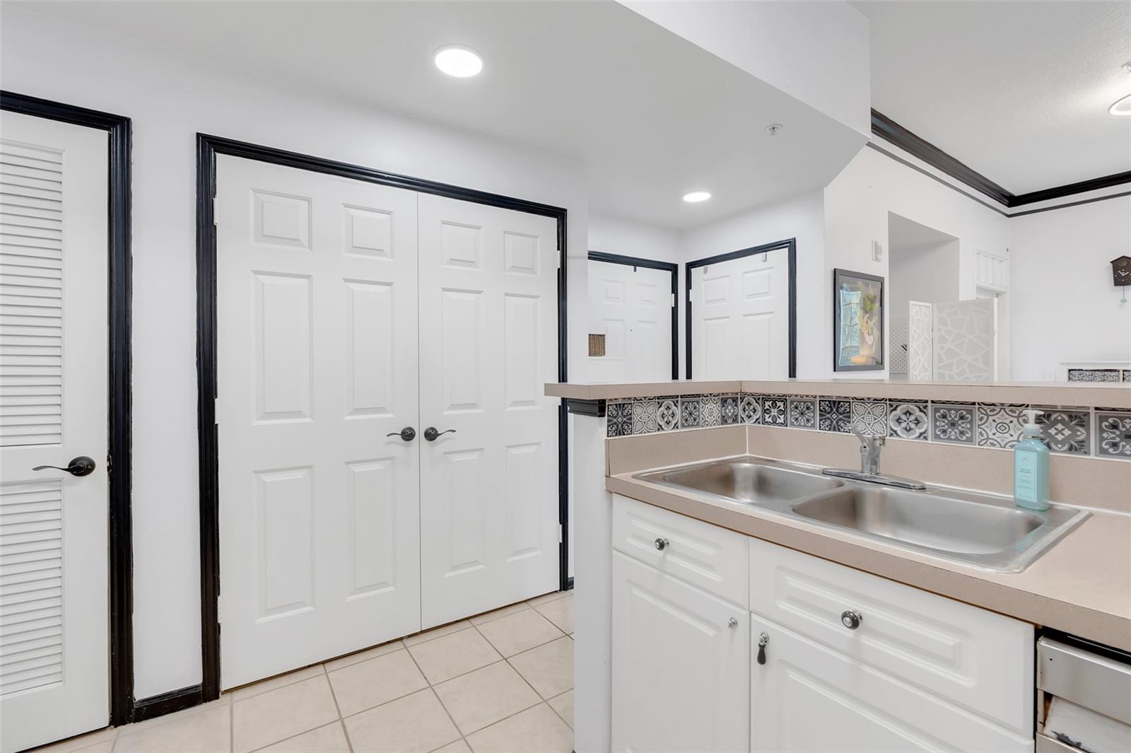 235 GOLDENRAIN DR #301