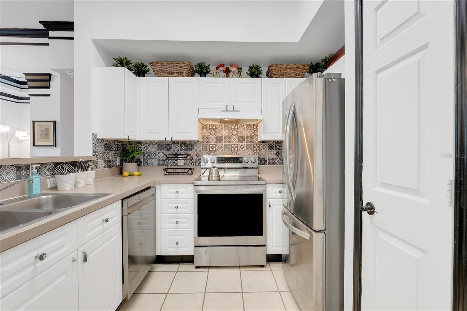 235 GOLDENRAIN DR #301