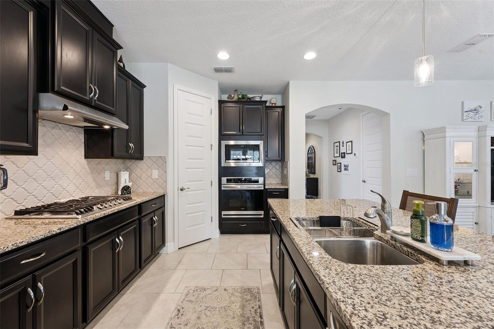 1048 WOOD DALE CIR