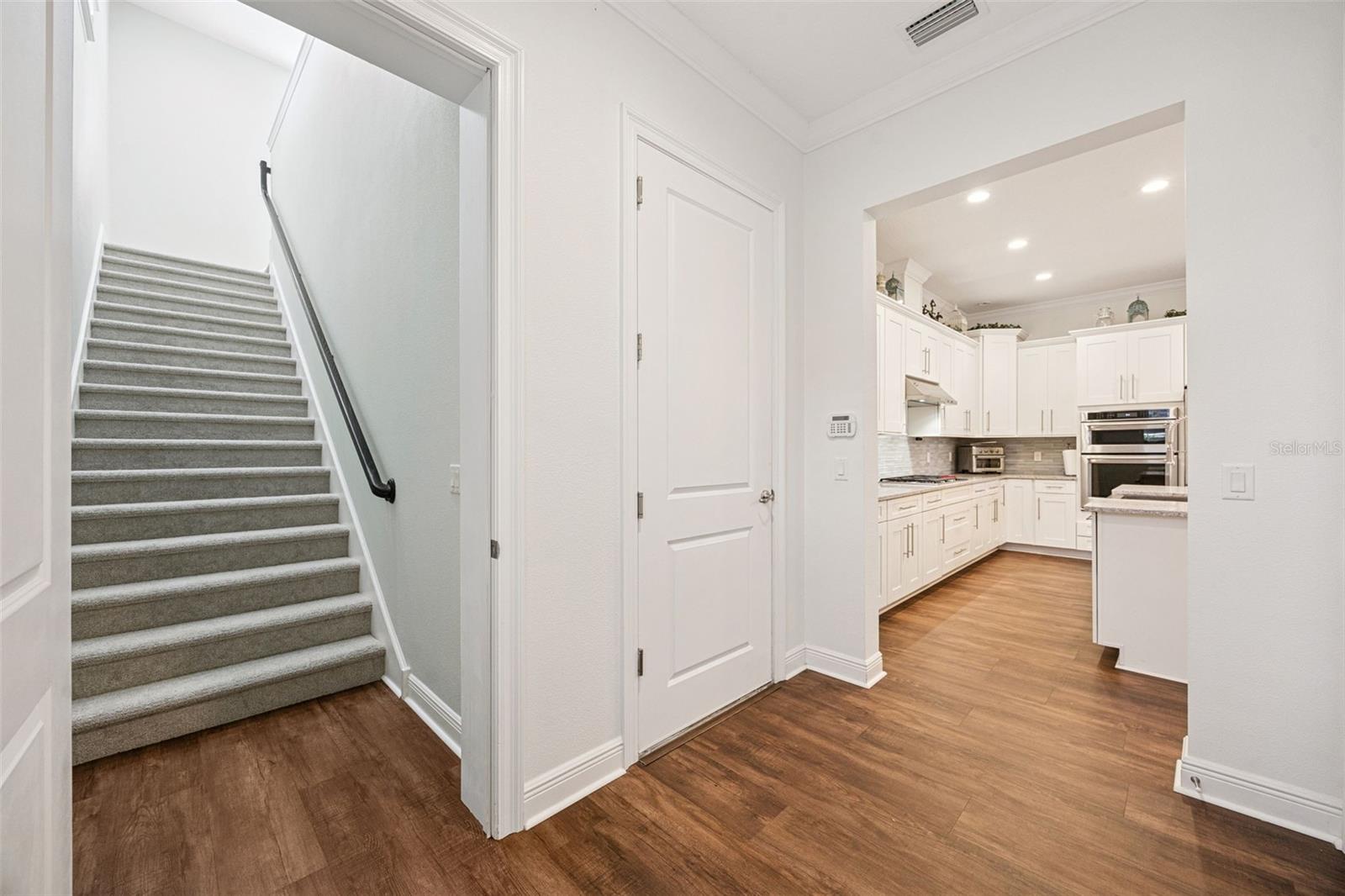 8866 BISMARCK PALM DR