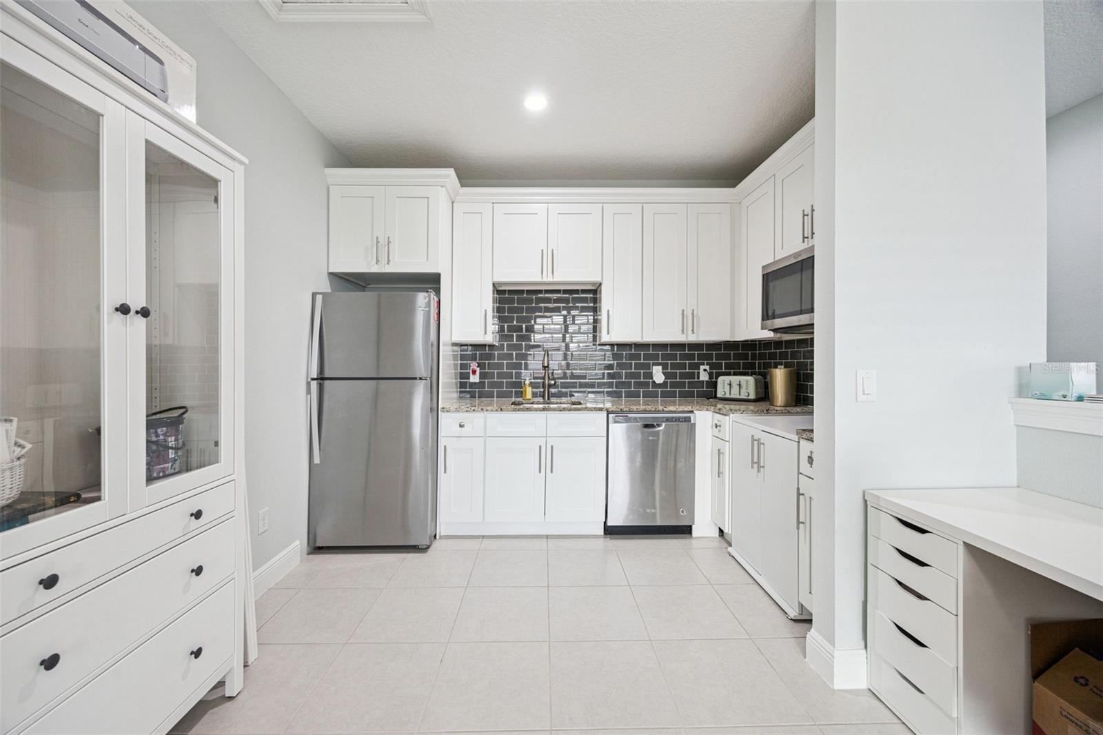 8866 BISMARCK PALM DR