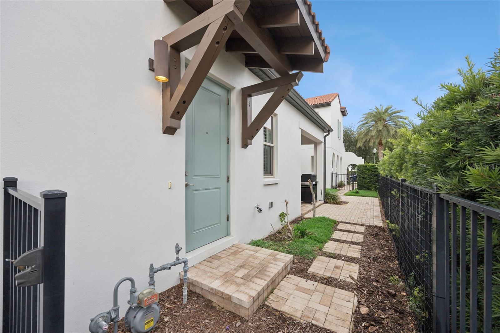 8866 BISMARCK PALM DR