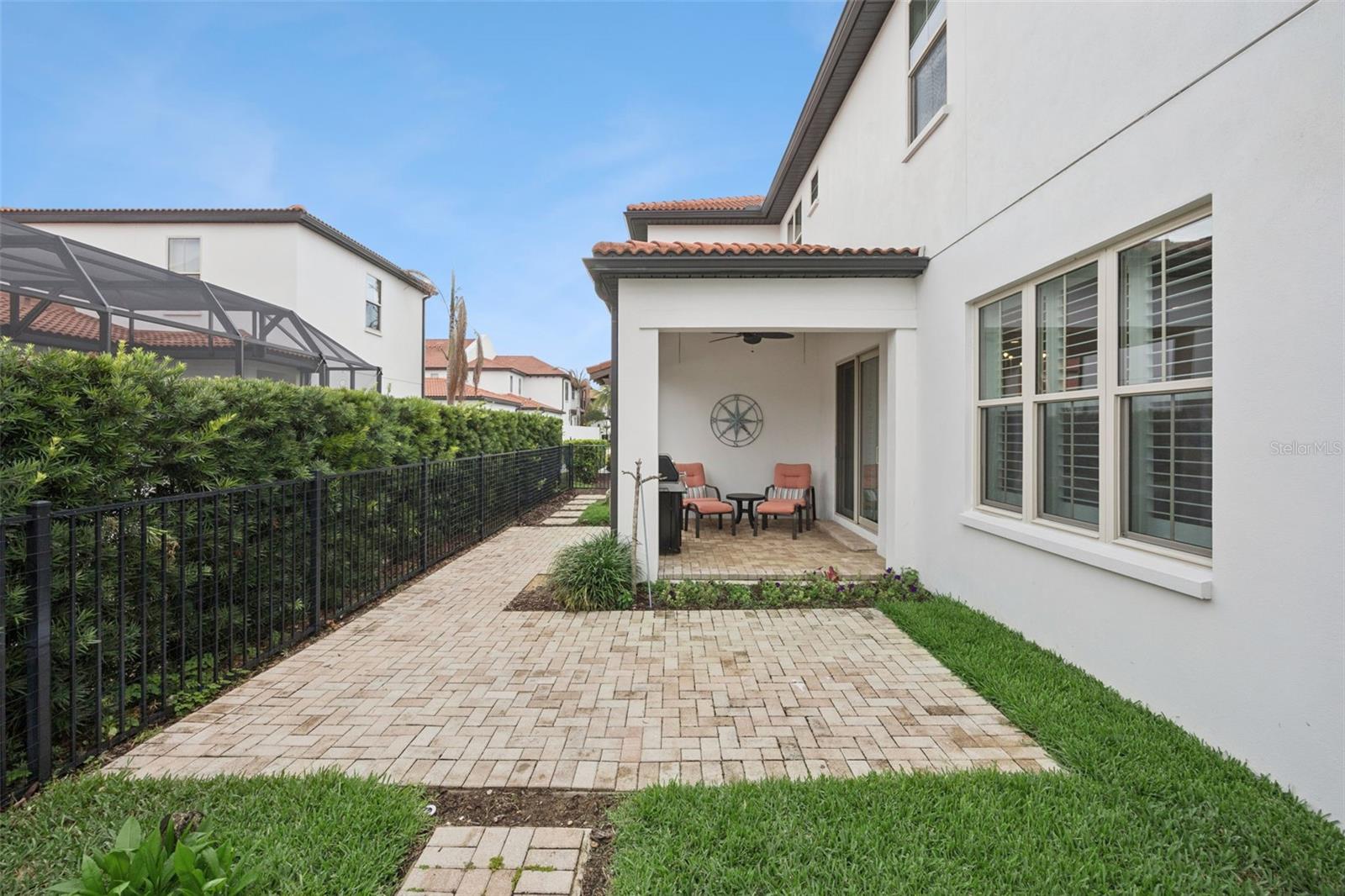 8866 BISMARCK PALM DR