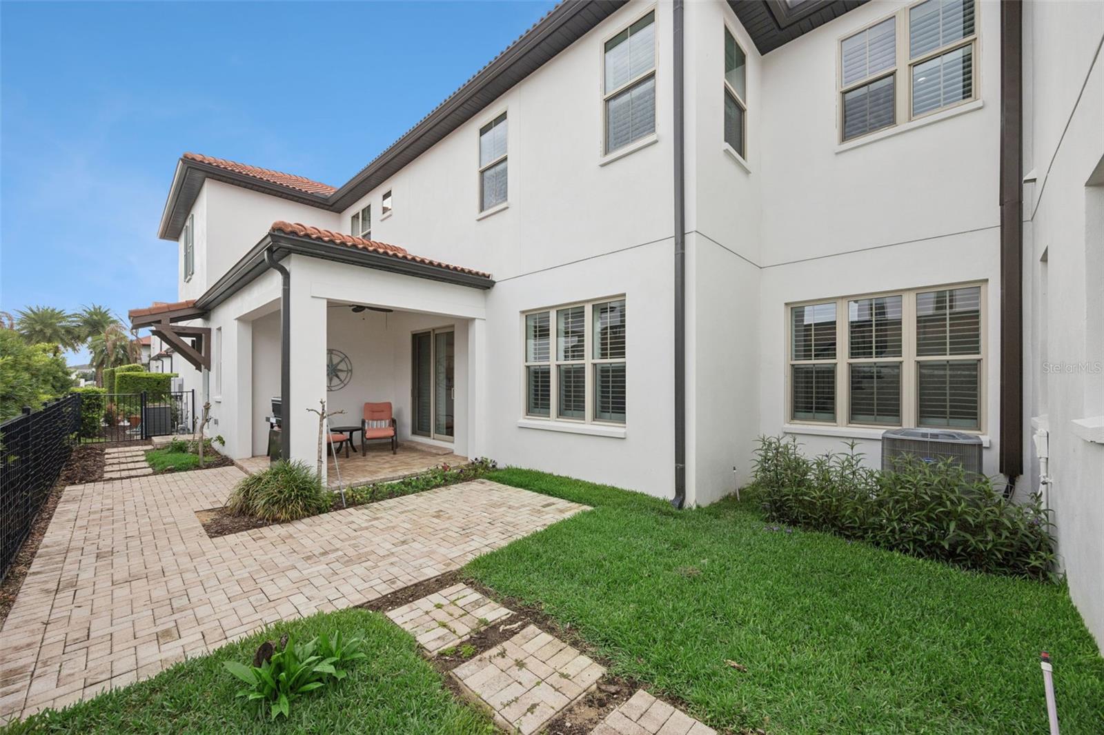 8866 BISMARCK PALM DR