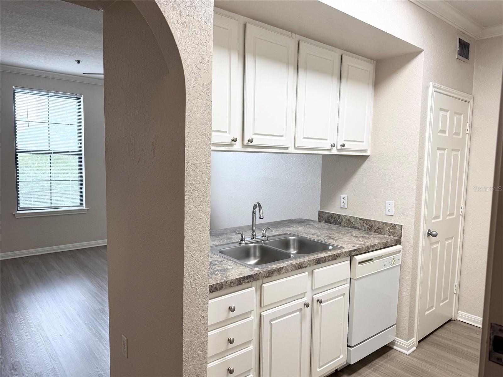 911 N ORANGE AVE #445