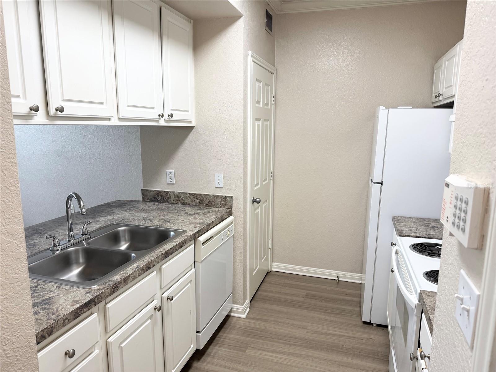 911 N ORANGE AVE #445