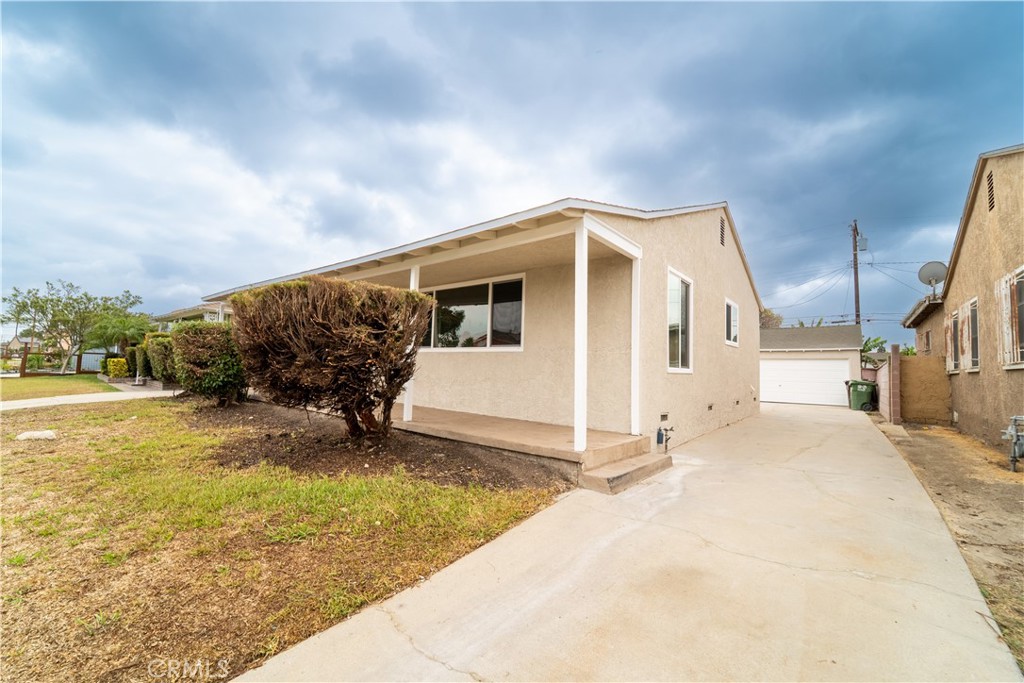 2204 W 153rd Street