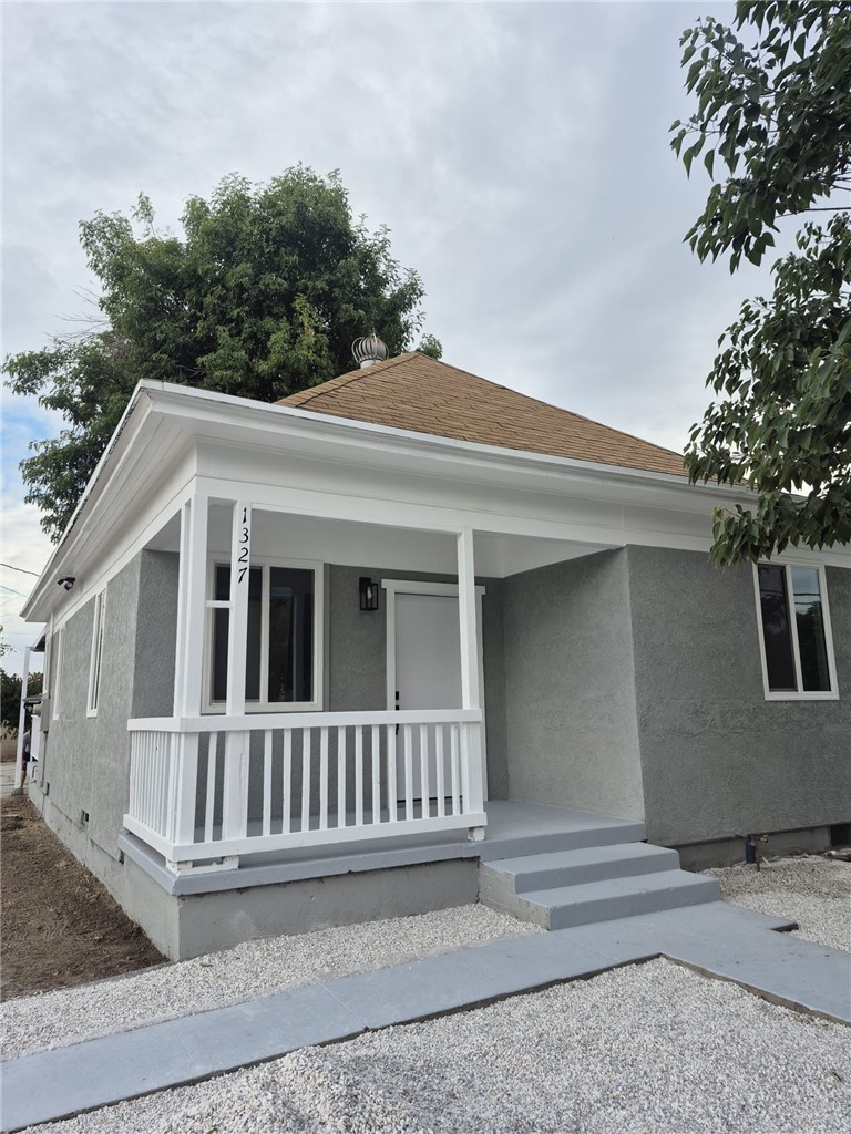 1327 Vine