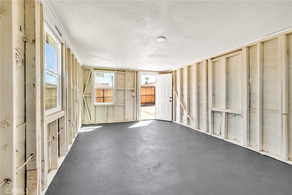 124 W Fredricks