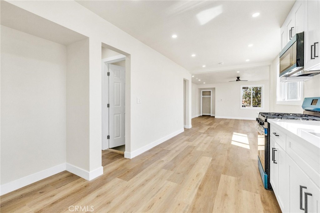 124 W Fredricks