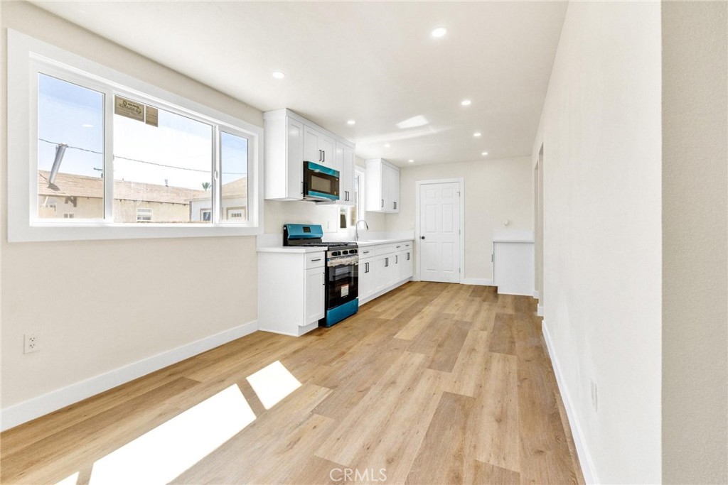 124 W Fredricks