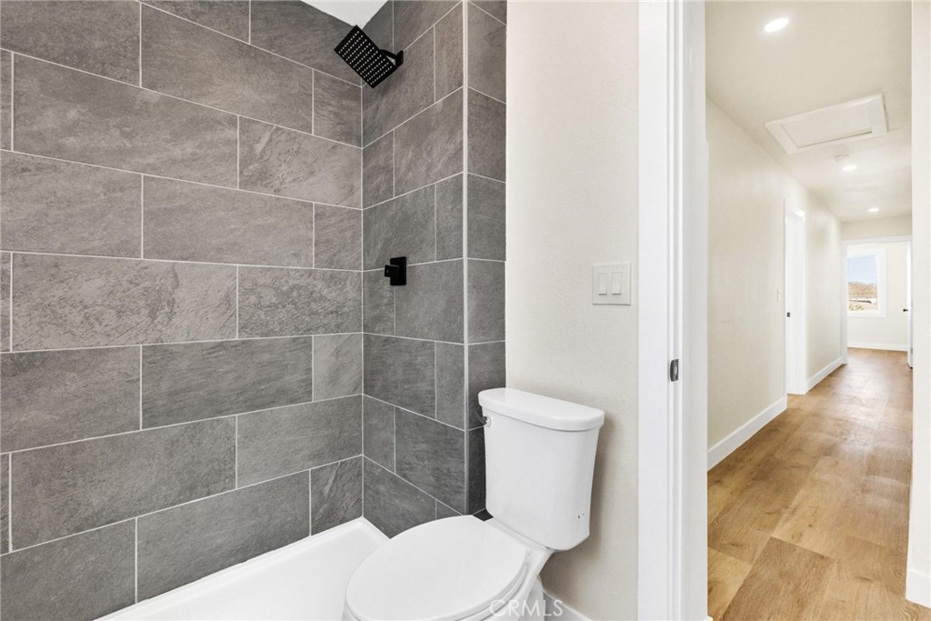 124 W Fredricks