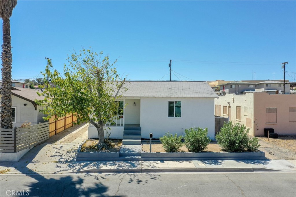 124 W Fredricks