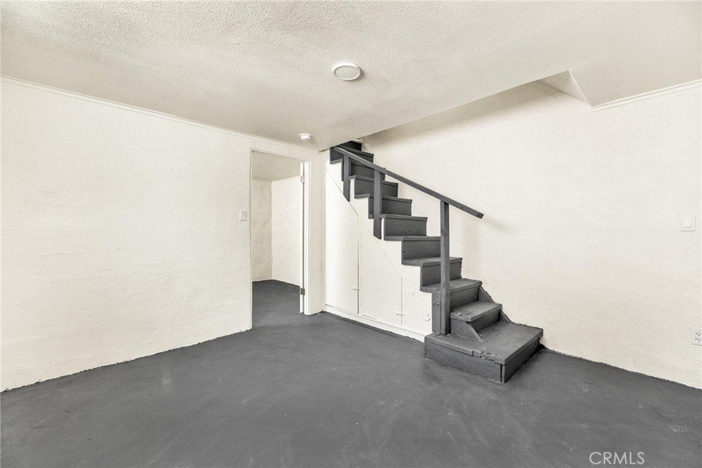 124 W Fredricks