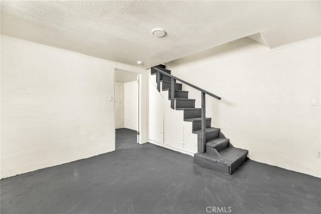 124 W Fredricks