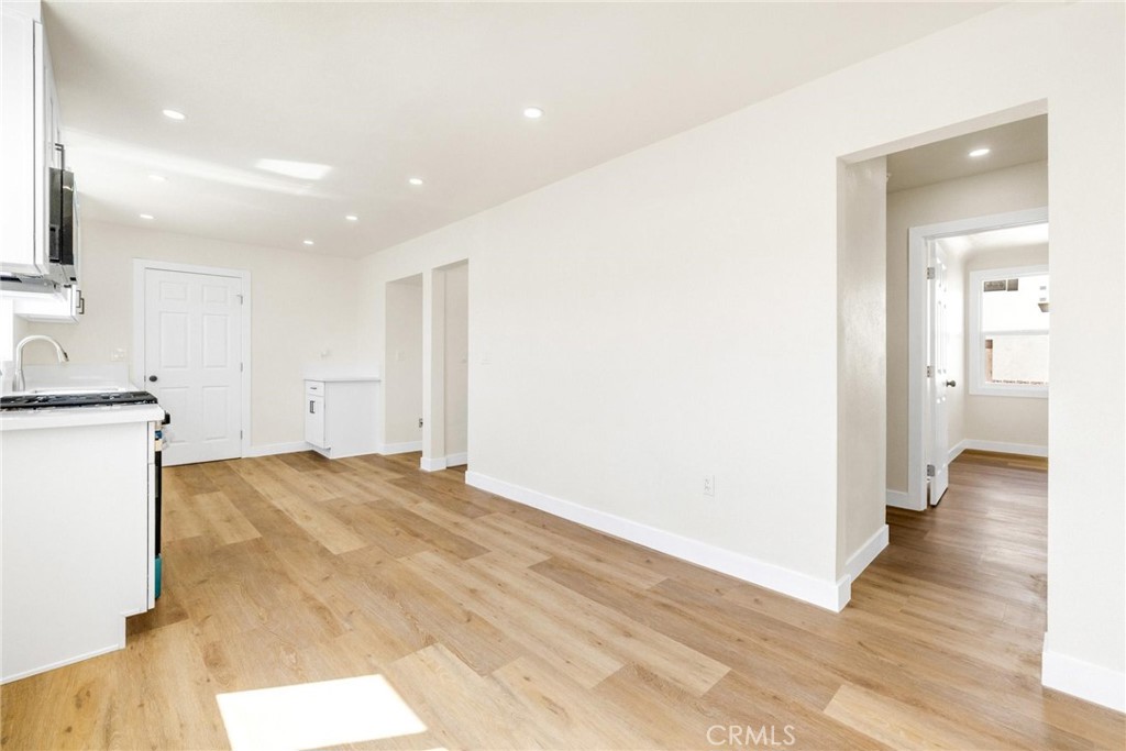 124 W Fredricks