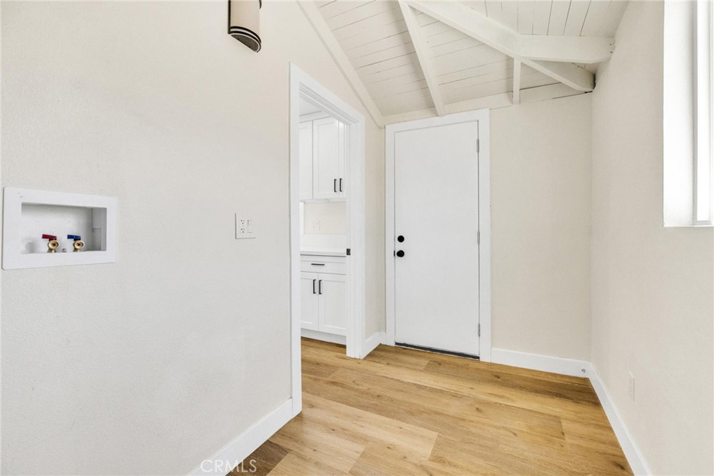 124 W Fredricks