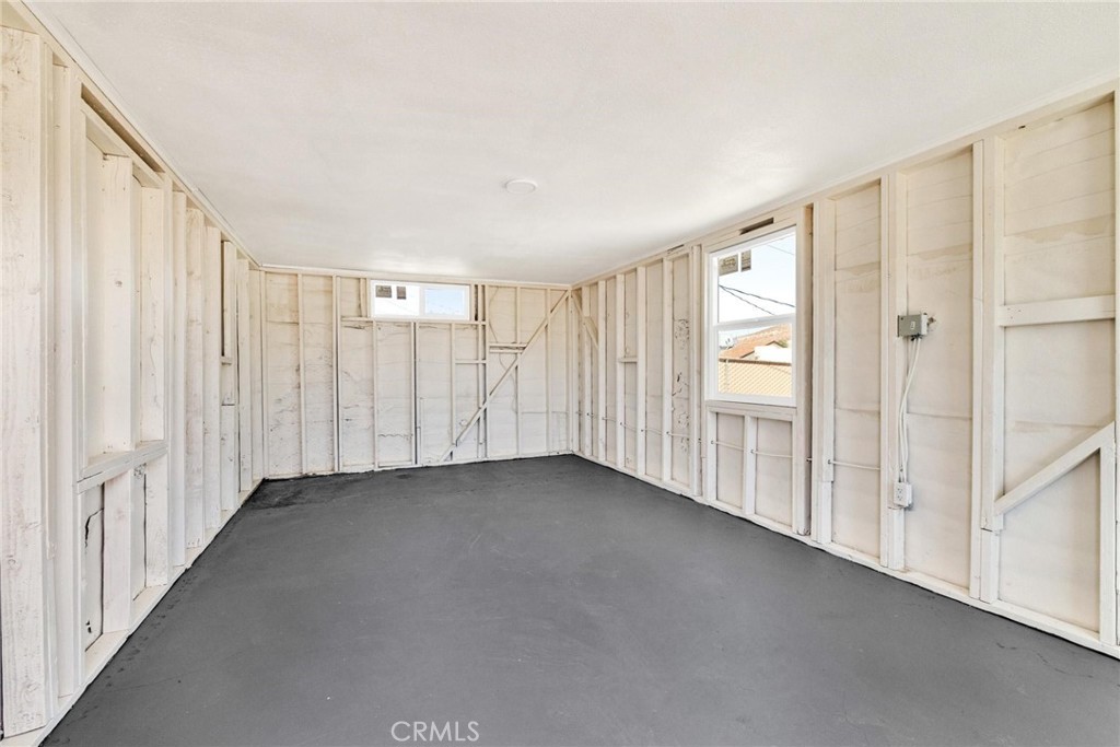 124 W Fredricks