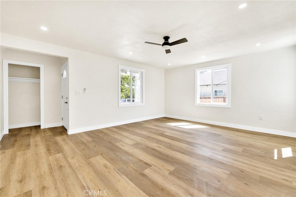124 W Fredricks