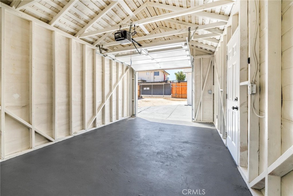 124 W Fredricks