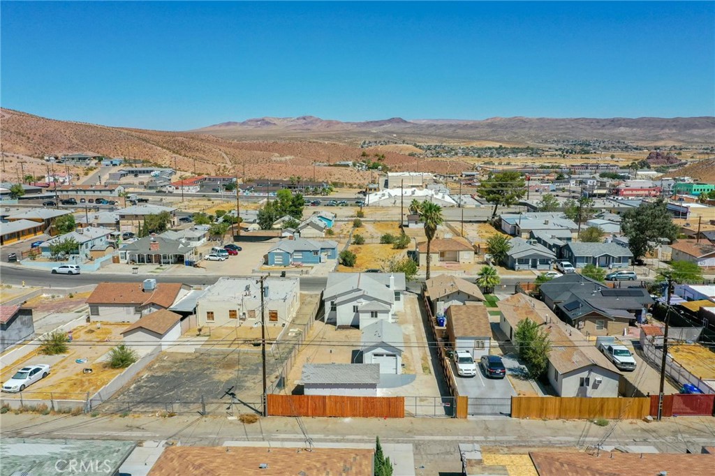 124 W Fredricks