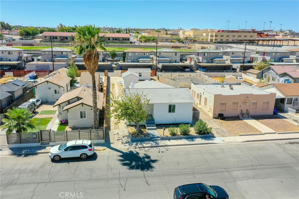 124 W Fredricks