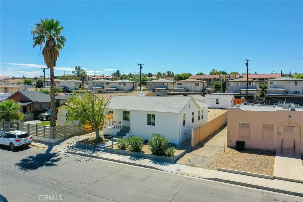 124 W Fredricks