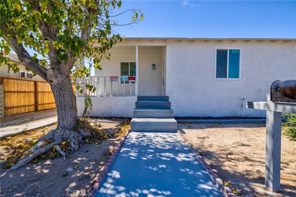 124 W Fredricks