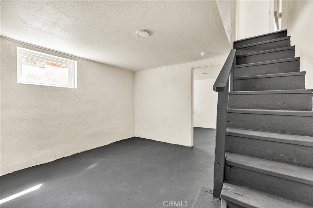 124 W Fredricks