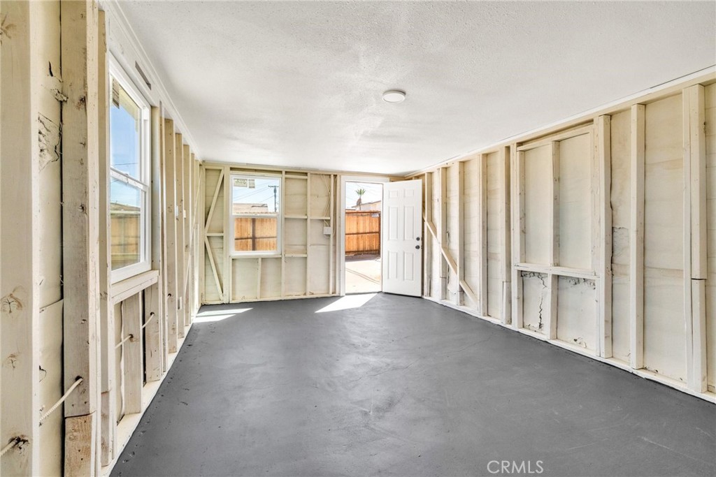124 W Fredricks