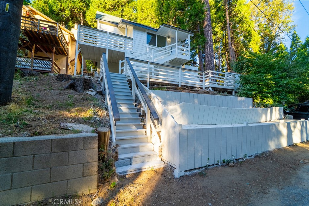 744 Woodland Crestline Ca Us 92325 Dw26196802