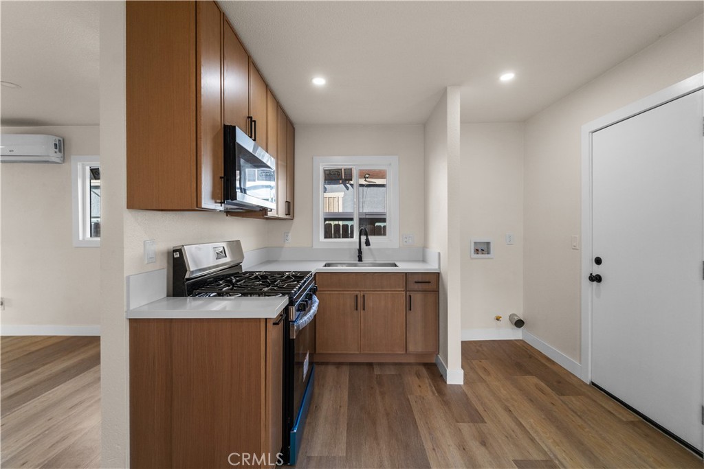437 E 93rd