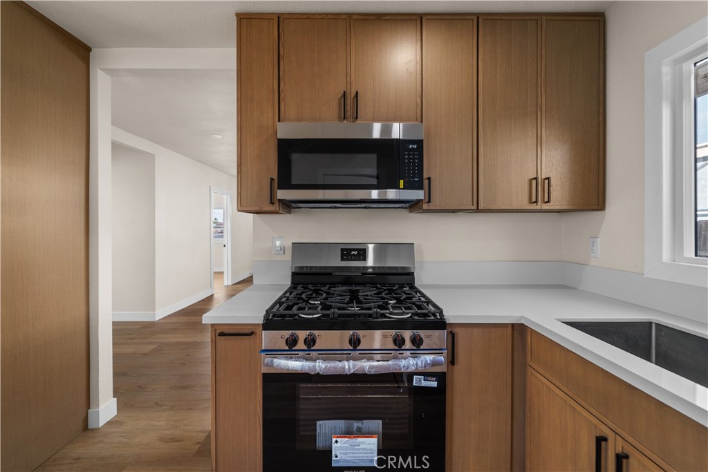 437 E 93rd