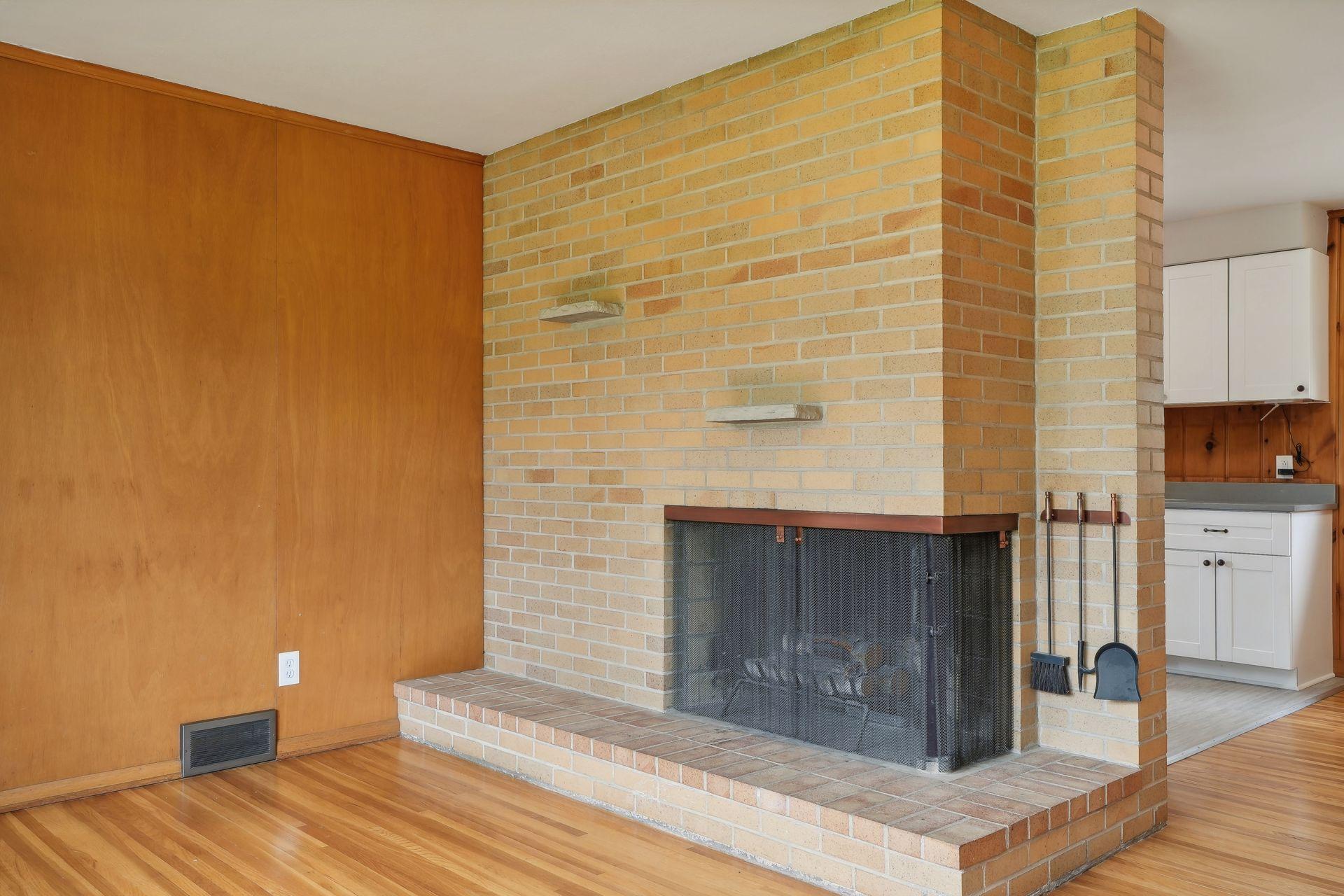 660 E 100th Street