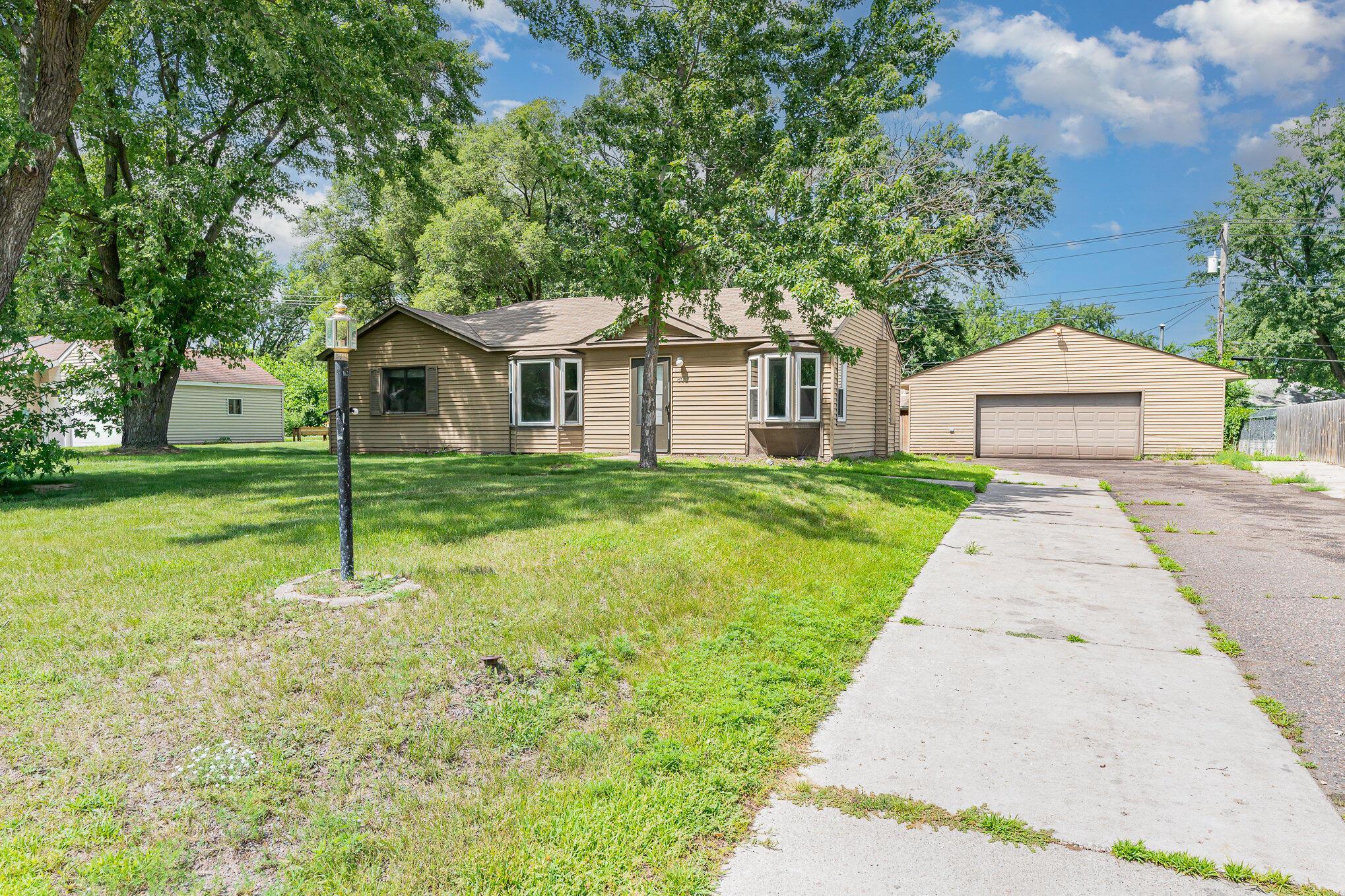 803 Manor Drive NE