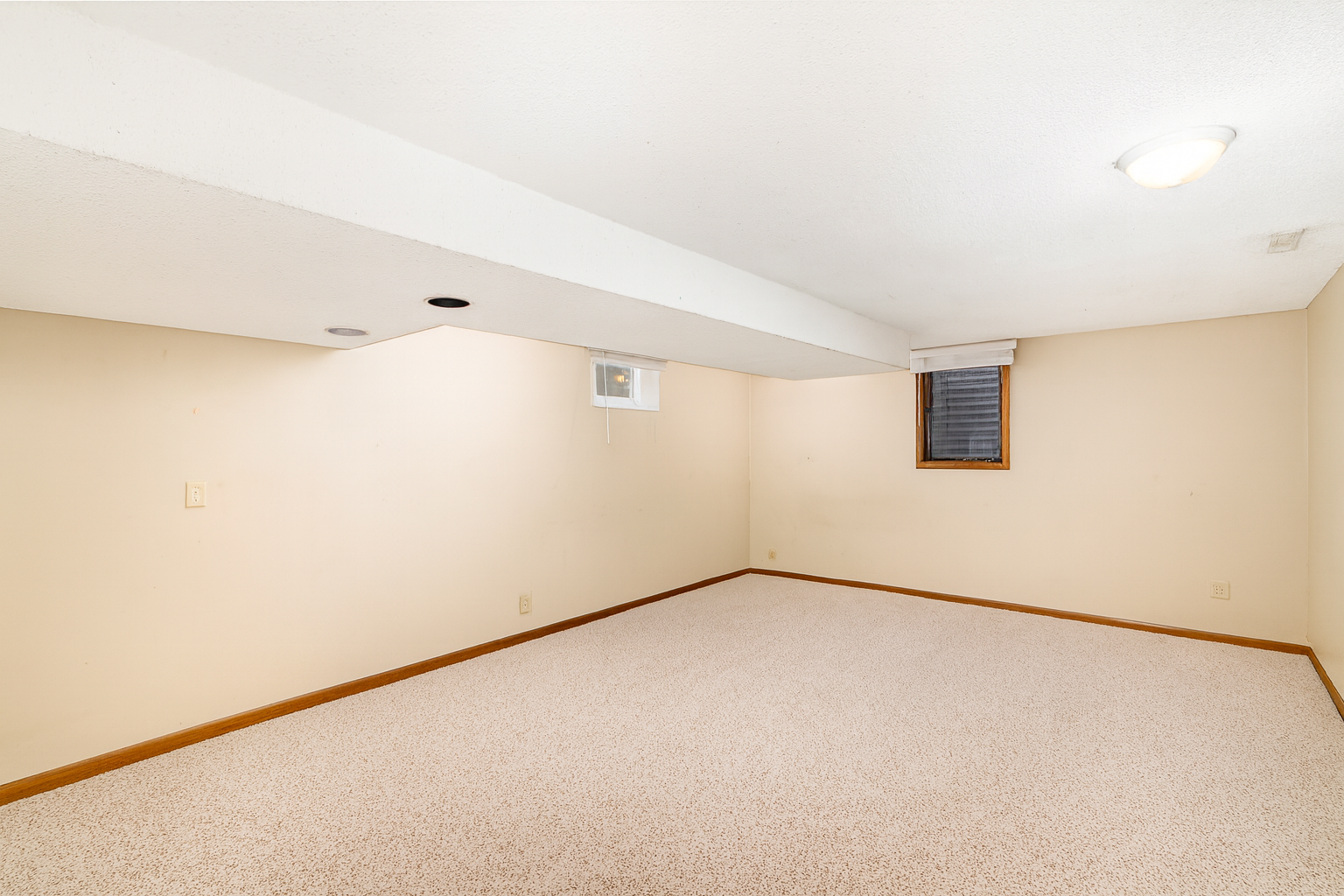803 Manor Drive NE
