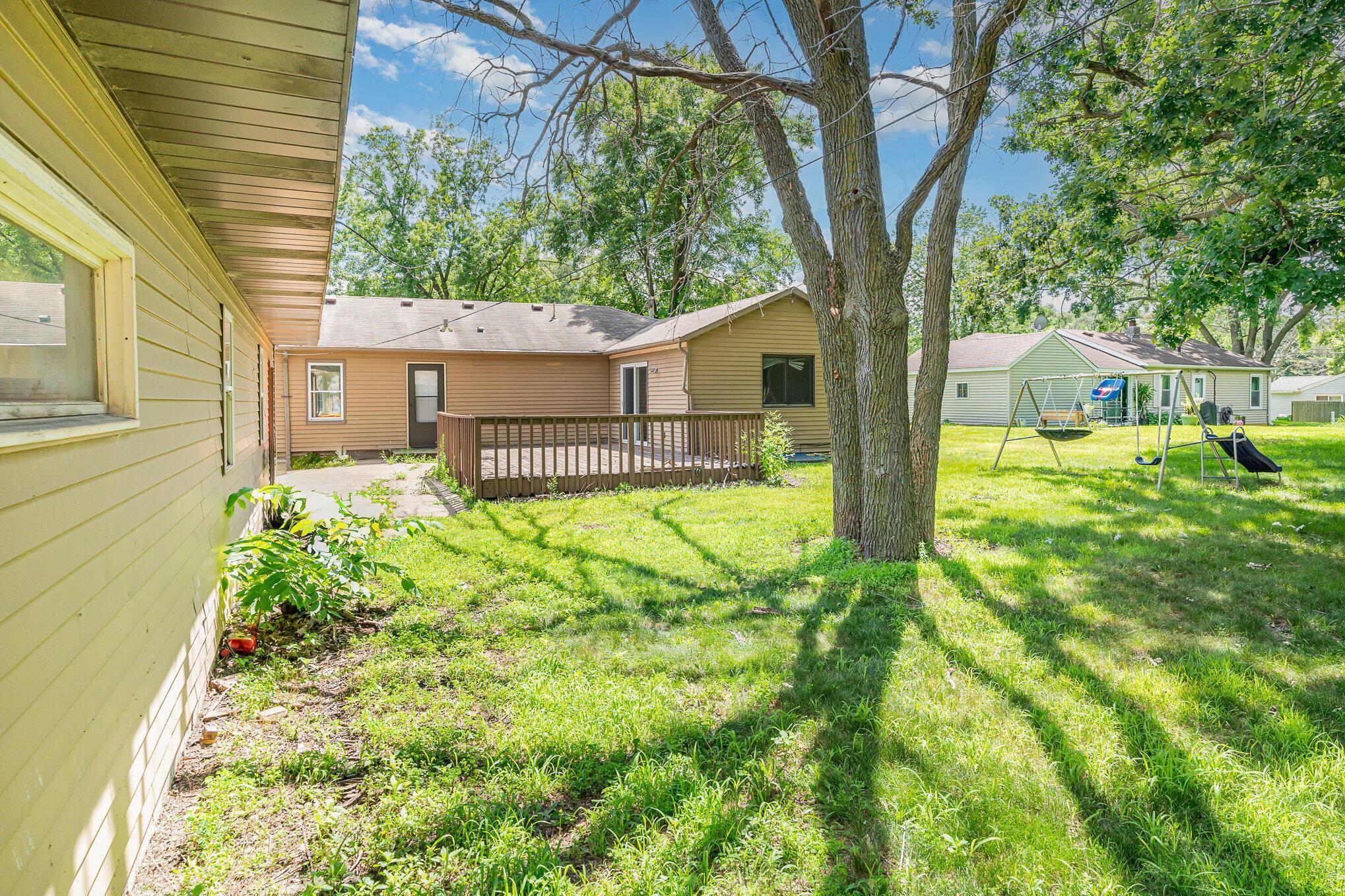 803 Manor Drive NE
