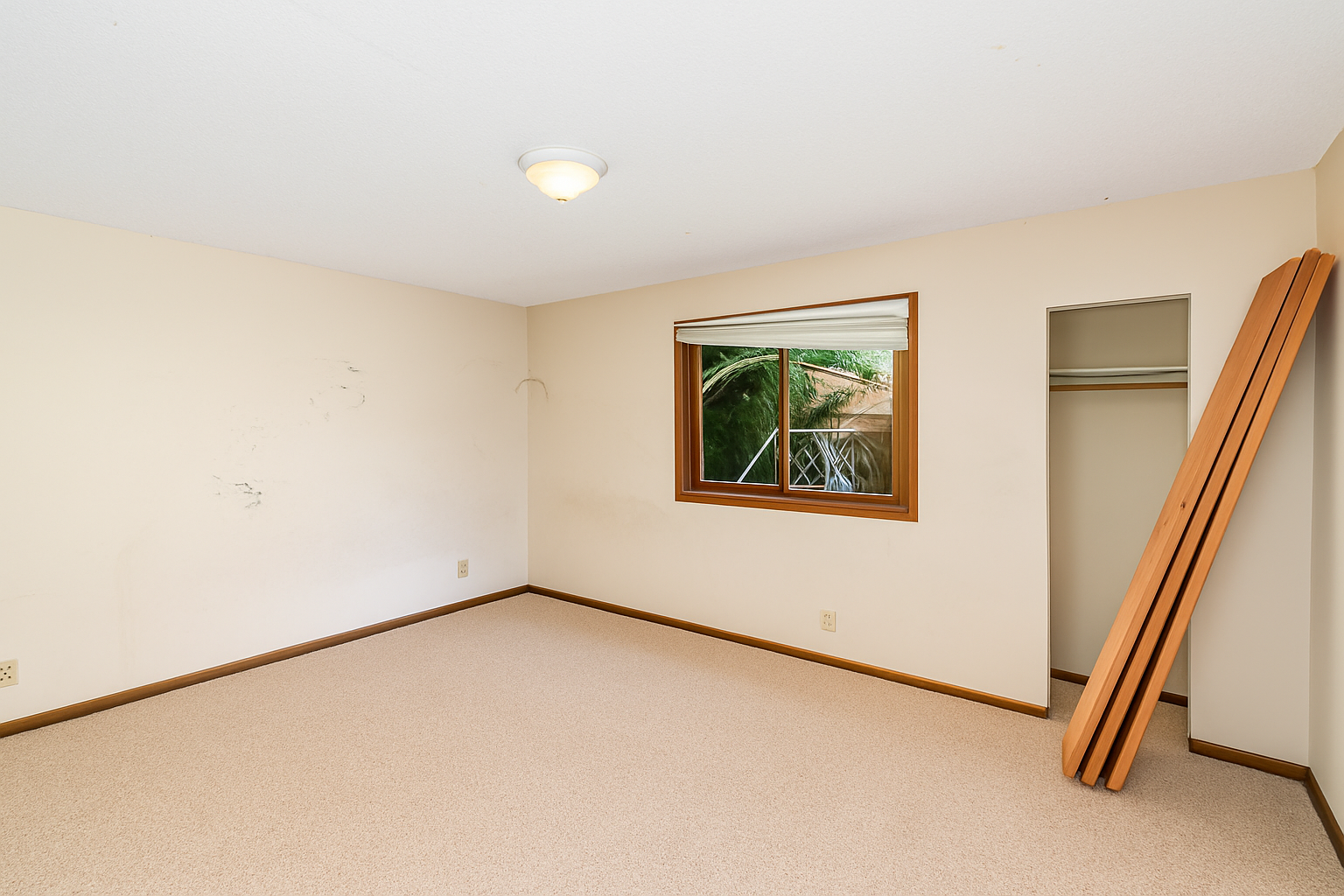 803 Manor Drive NE