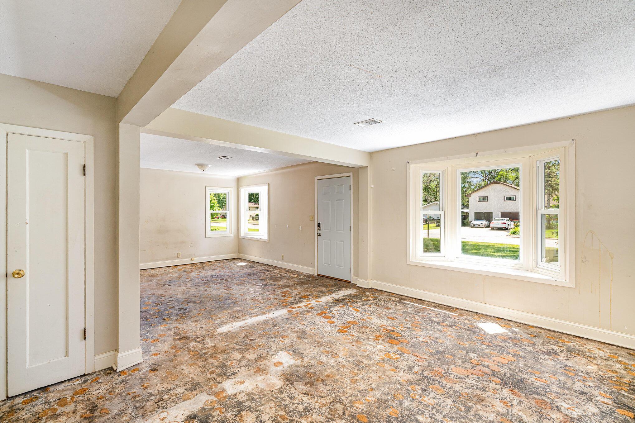 803 Manor Drive NE