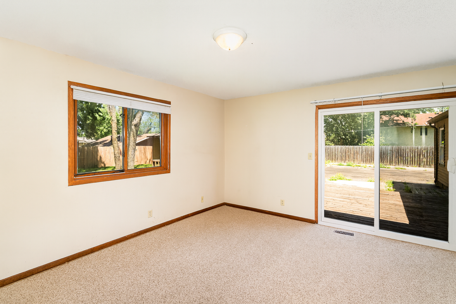 803 Manor Drive NE
