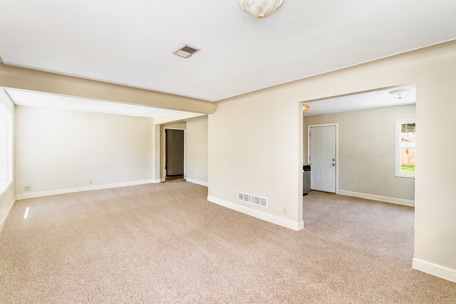 803 Manor Drive NE