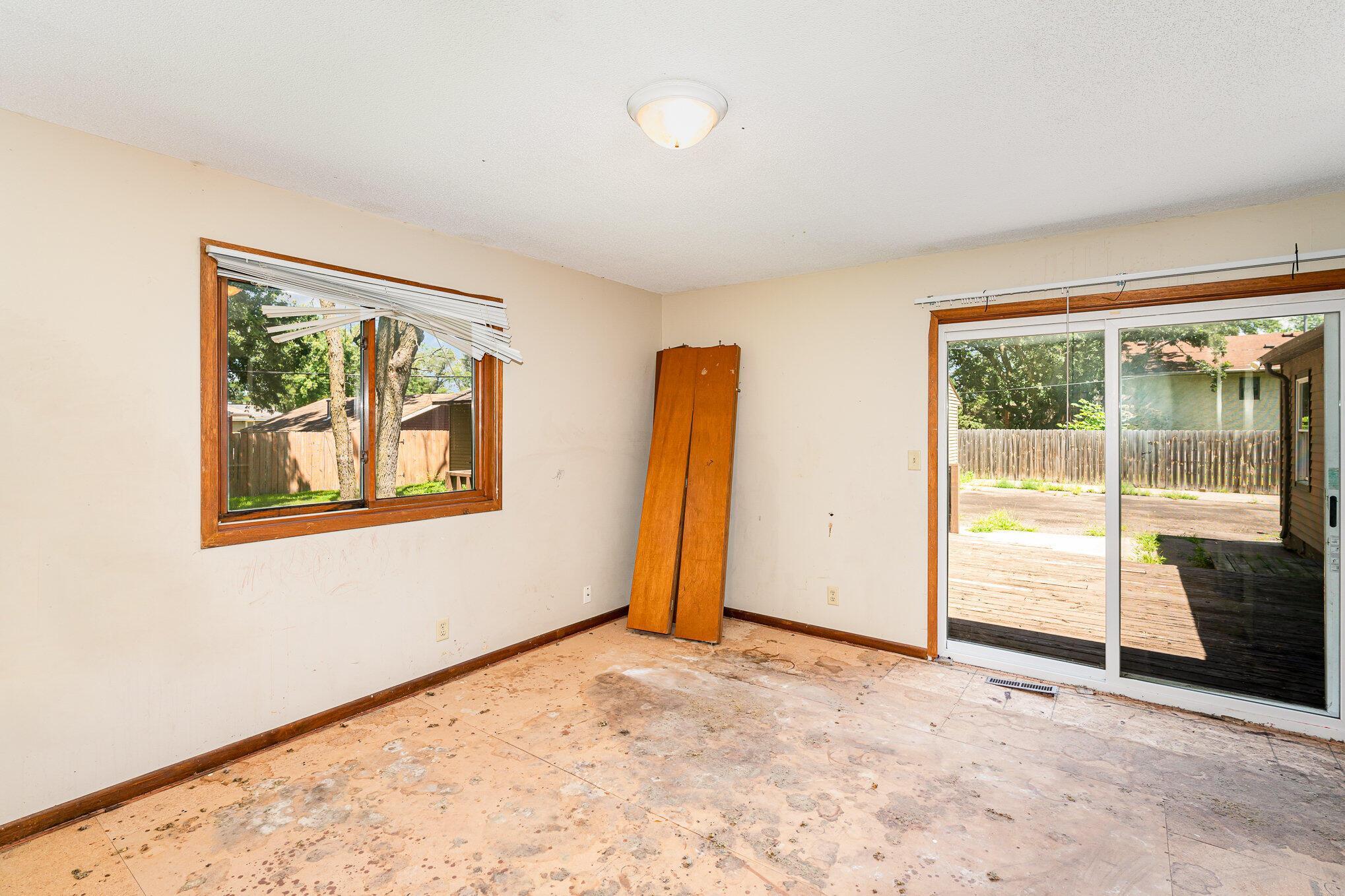 803 Manor Drive NE