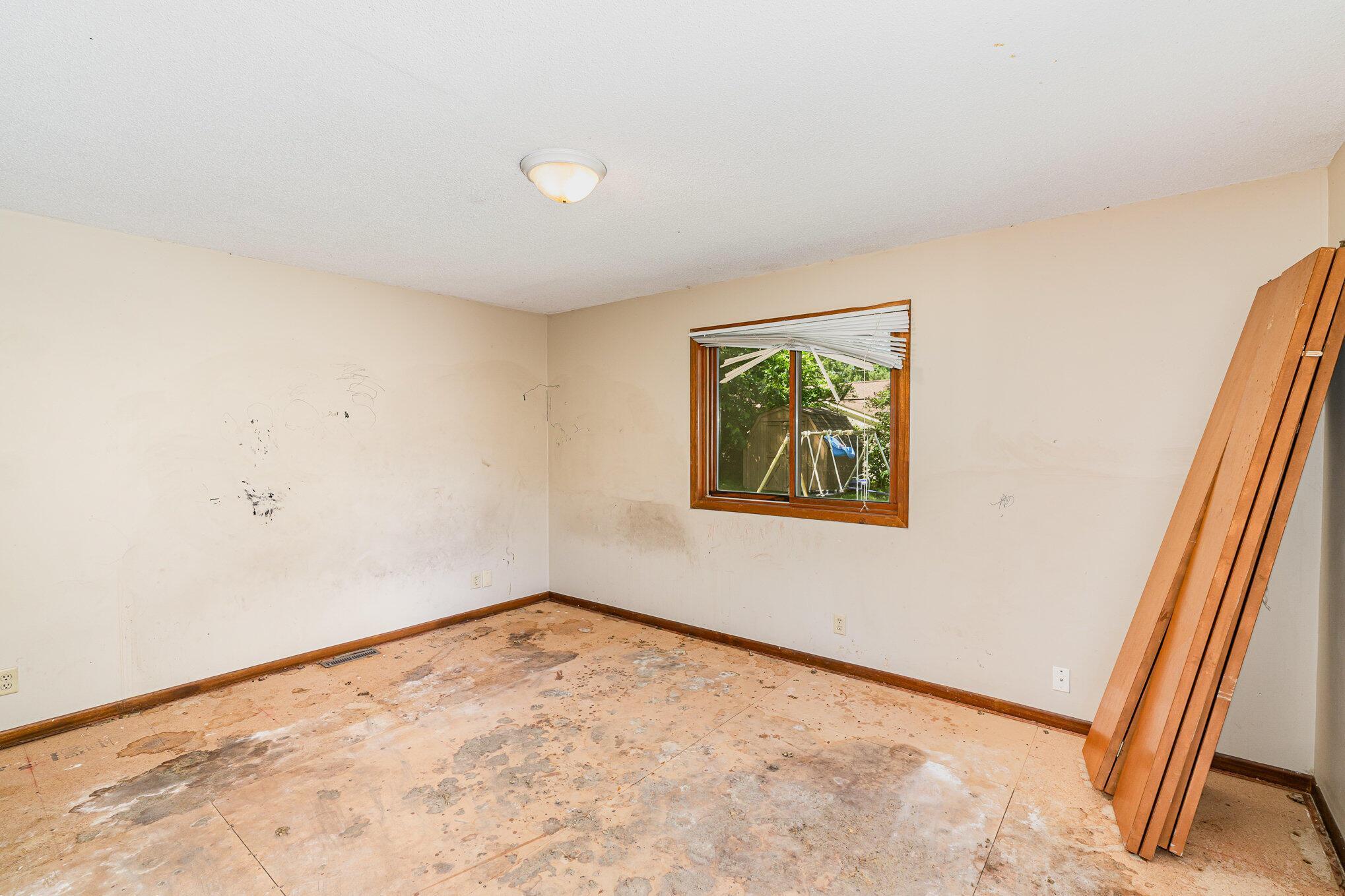 803 Manor Drive NE