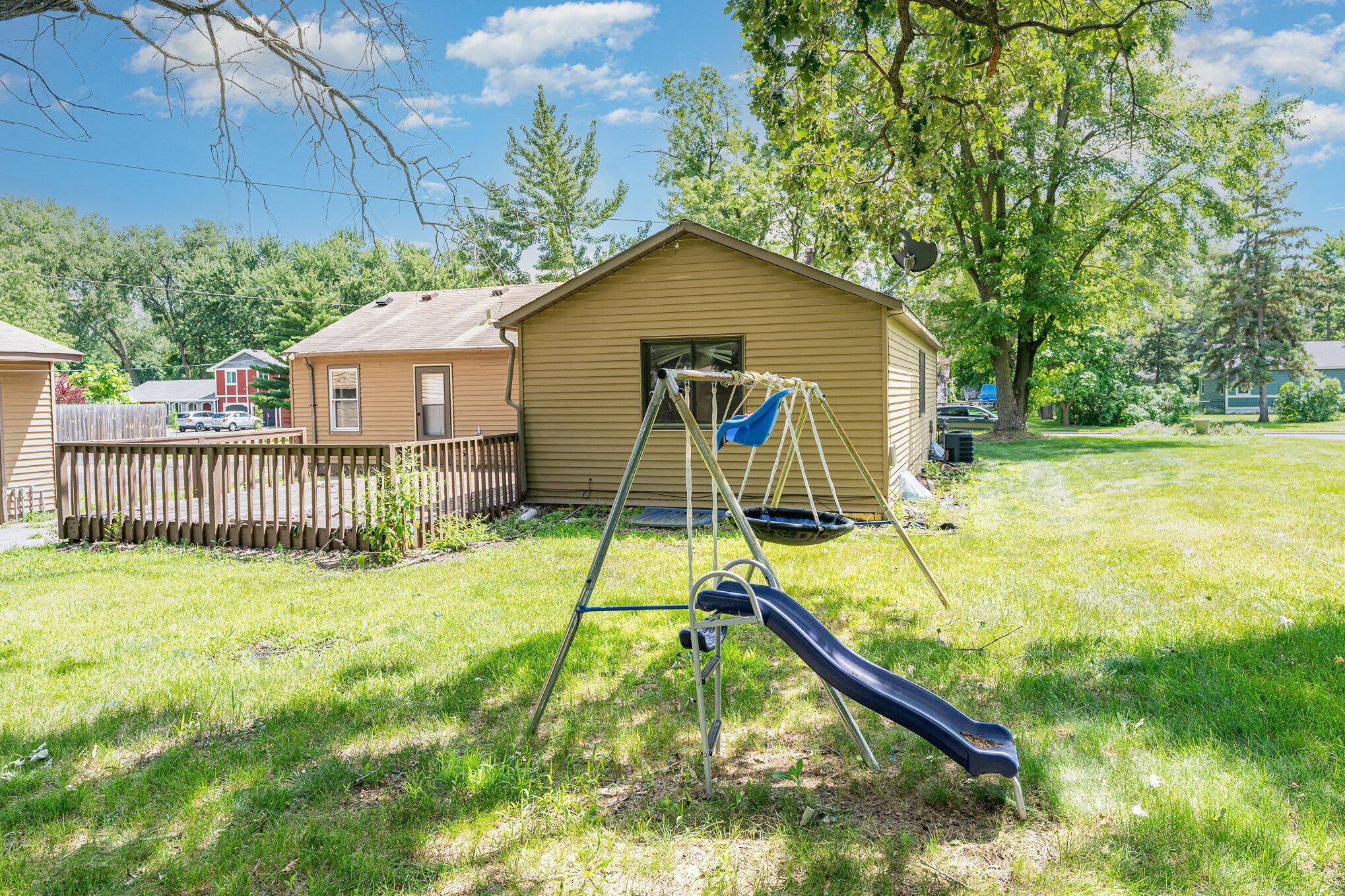 803 Manor Drive NE
