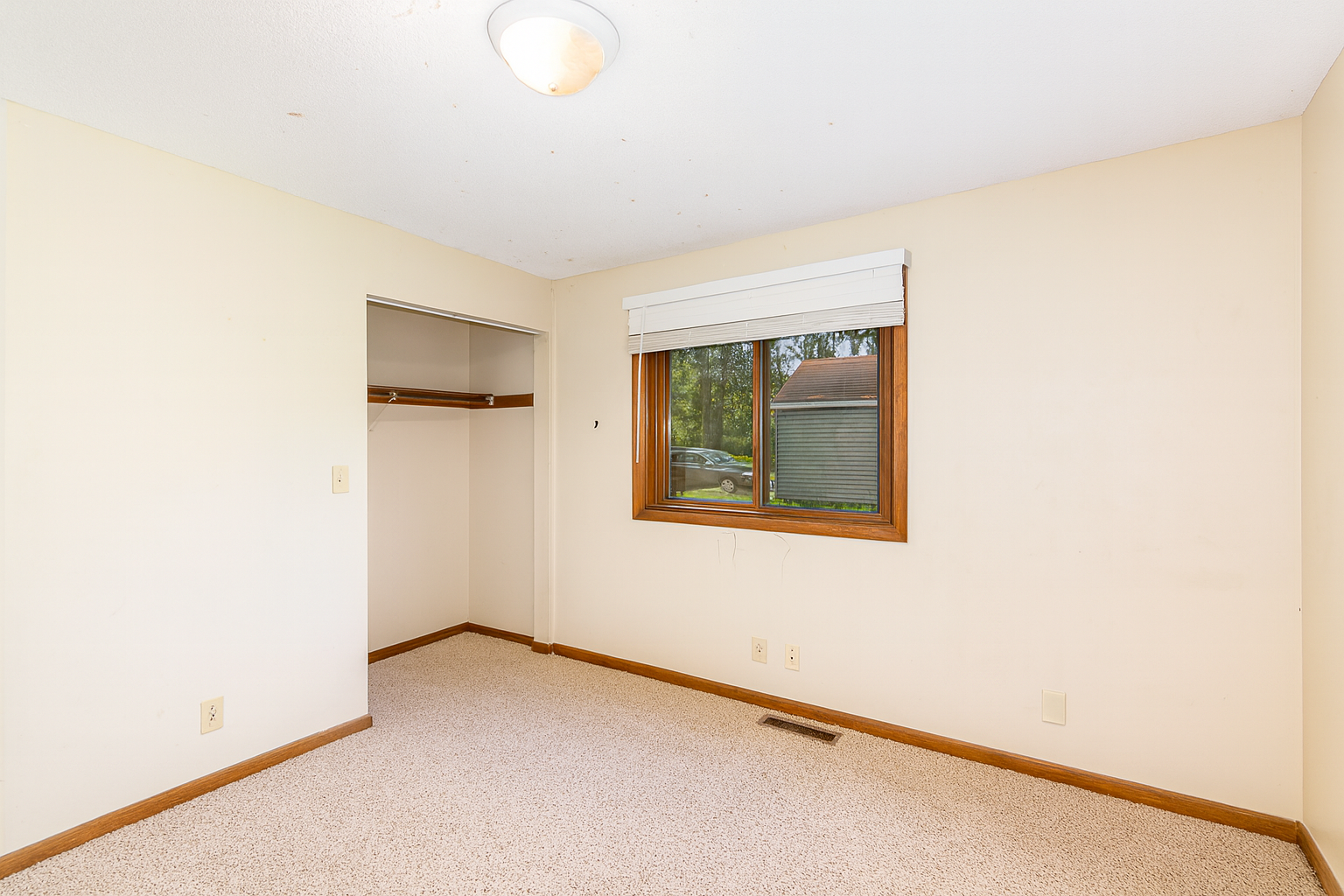 803 Manor Drive NE