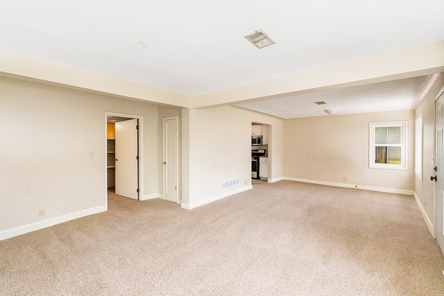 803 Manor Drive NE